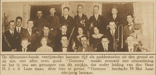 870565 Groepsportret van het dilettantenorkest 'Gustoso' te Utrecht, dat 1 jaar bestaat.
